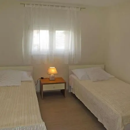 4 Bedroom With 3 Bathrooms&private Parking - Orange