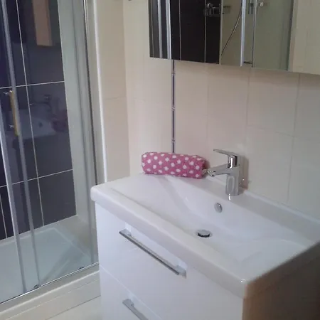 4 Bedroom With 3 Bathrooms&private Parking - Orange Appartement *