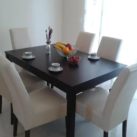 4 Bedroom With 3 Bathrooms&private Parking - Orange