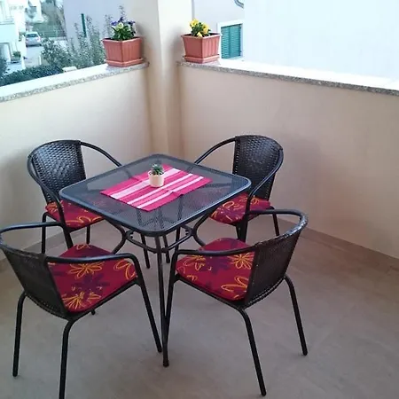 Orange Apartment *