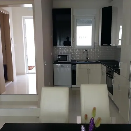 Apartmán 4 Bedroom With 3 Bathrooms And Private Parking - Orange *