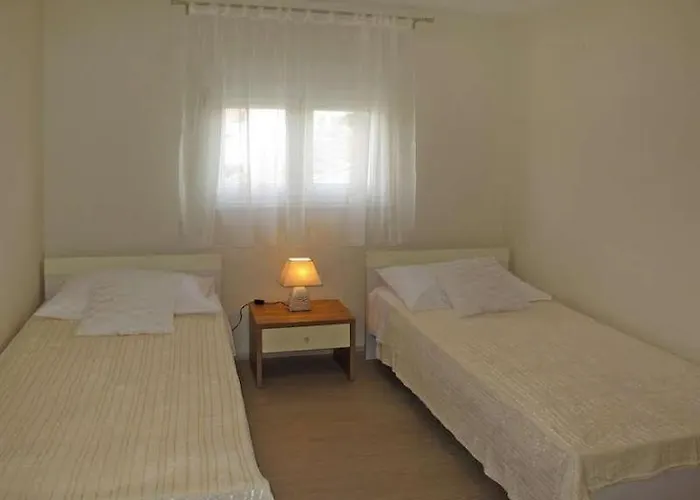 4 Bedroom With 3 Bathrooms And Private Parking - Orange